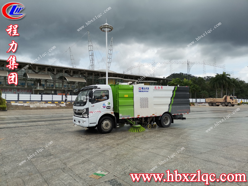 湖北程力集團(tuán)東風(fēng)凱普特洗掃車(chē)送達(dá)深圳福田